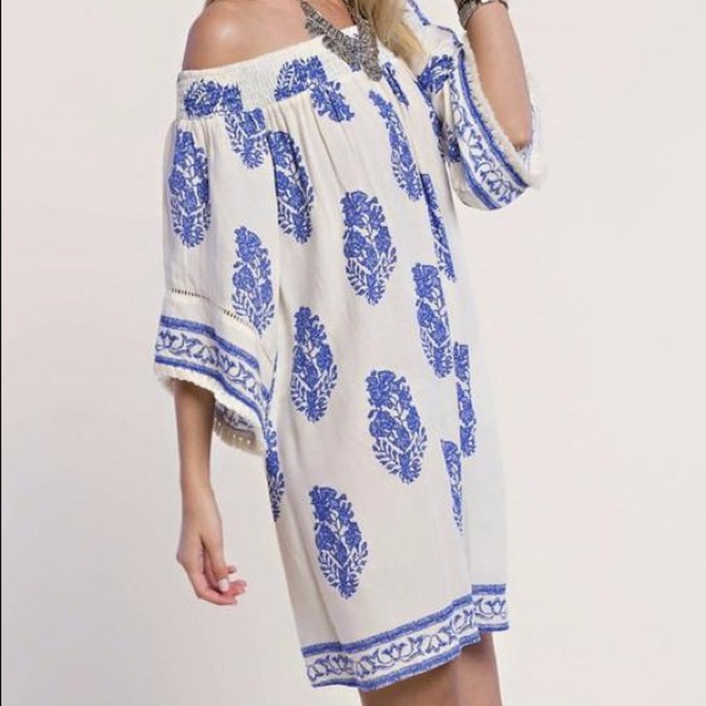 Kori off the shoulder dress sz.L blue & white